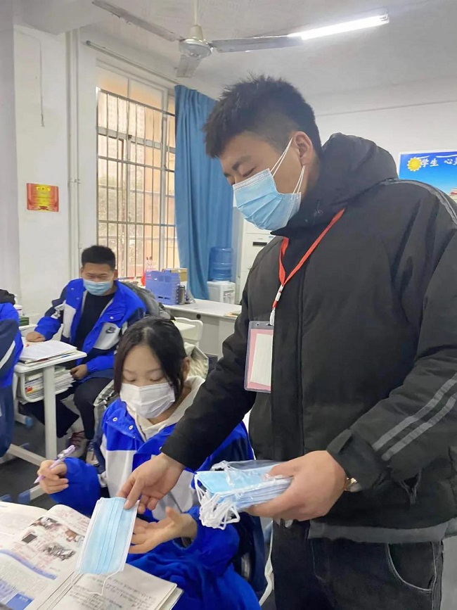 发口罩_陕西北方工程技术学校